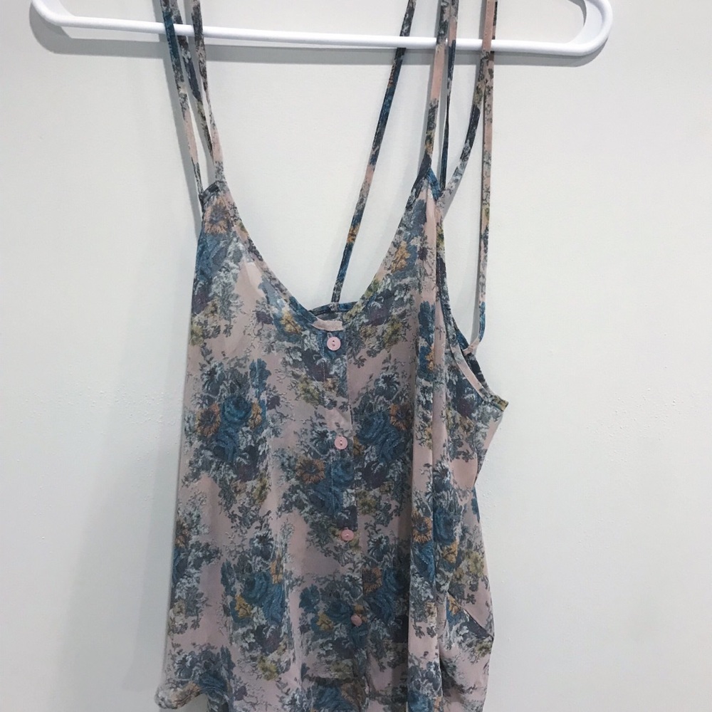 🌸 Floral Top 🌸 - Picture 2 of 4